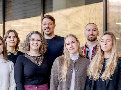 Auf dem Bild ist das Team der Professur Digital Health zu sehen.