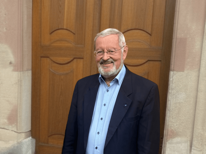 Auf dem Bild ist Prof. Dr. Ulf Eysel zu sehen.