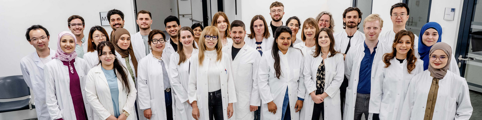 Gruppenaufnahme von Studenten der medizinischen Fakultät der Ruhr Universität Bochum