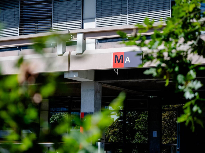 Außenansicht Fakultätsgebäude