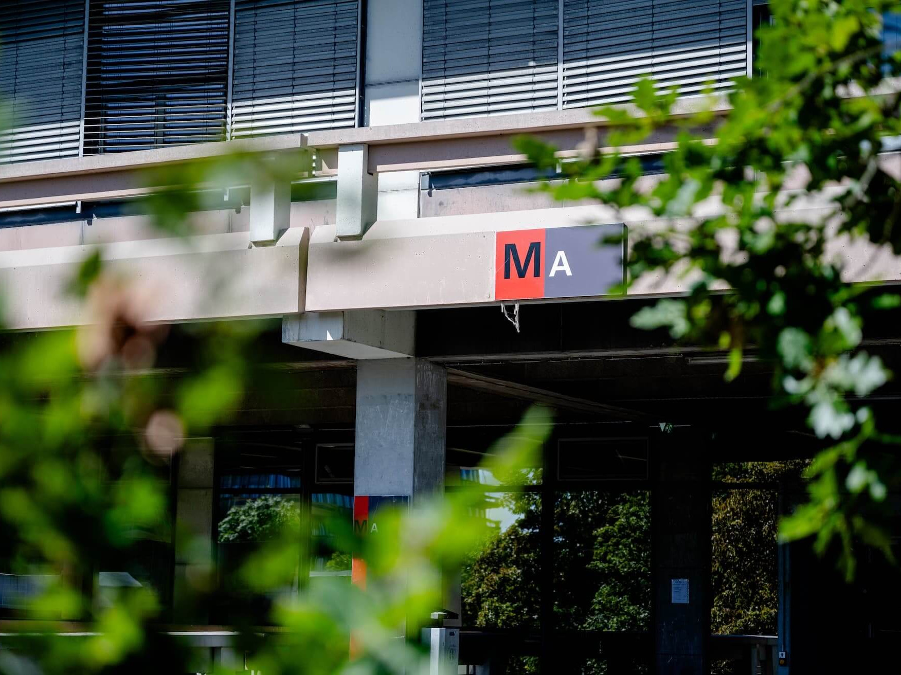 Außenansicht Fakultätsgebäude