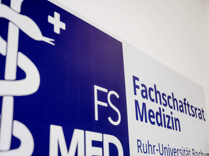 Hinweisschild der Fachschaft der medizinischen Fakultät der Ruhr-Universität Bochum