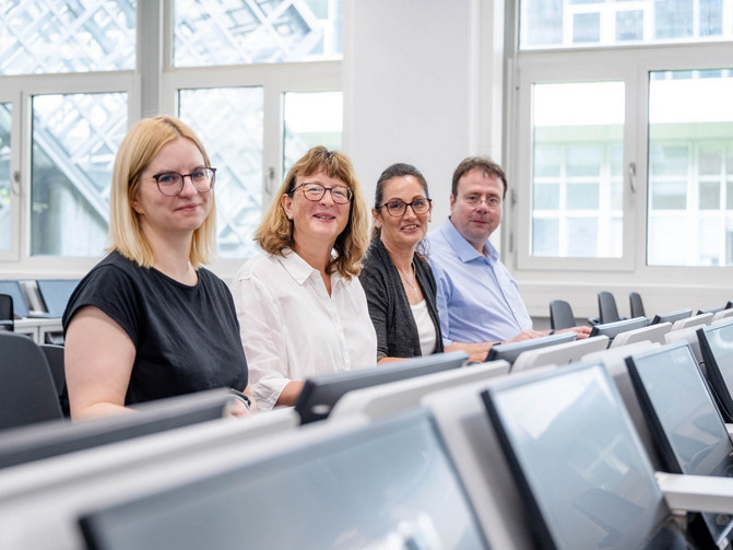 Fotos des Teams des Prüfungsbüros