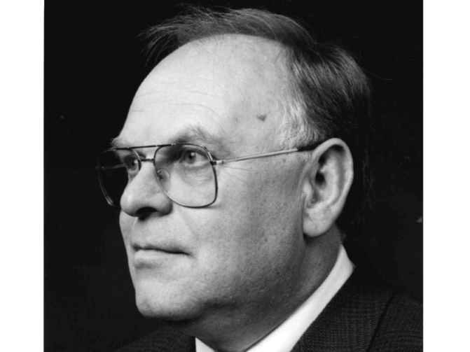 Auf dem Bild sieht man Prof. Dr. Walter Gehlen. Herr Professor Gehlen vertrat seit seiner Berufung an die Ruhr-Universität Bochum im Jahr 1984 bis zu seiner Emeritierung im Jahr 2004 das Fachgebiet Neurologie am Knappschaft Kliniken Universitätsklinikum Bochum und hat diese Klinik entscheidend geformt.